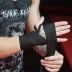 Bandaże bokserskie DBX Bushido na dłonie i nadgarstki 2 x 4 m - Czarne