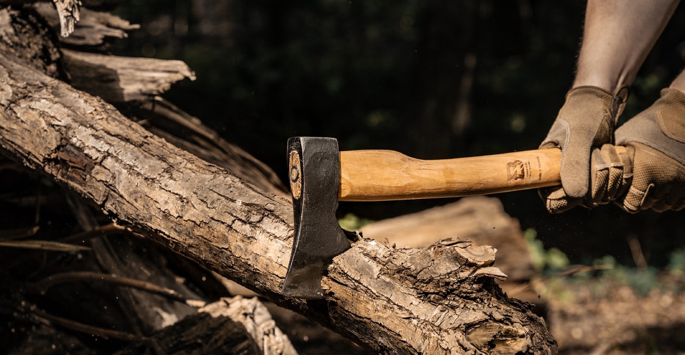 Ranking siekier outdoorowych – sprawdź polecane modele