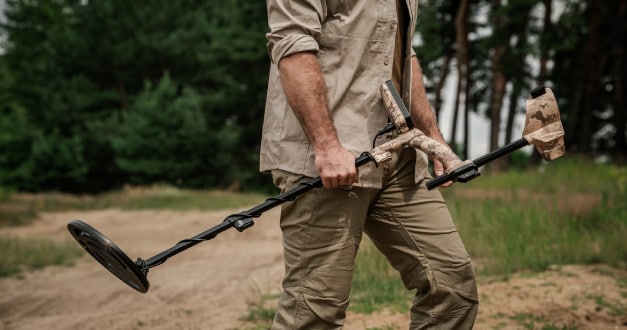 Is a metal detector legal? regulations, permits and search rules