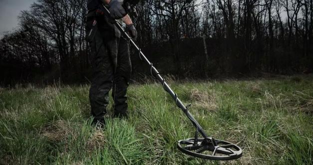 What can a metal detector find? How do you look for gold? - check 