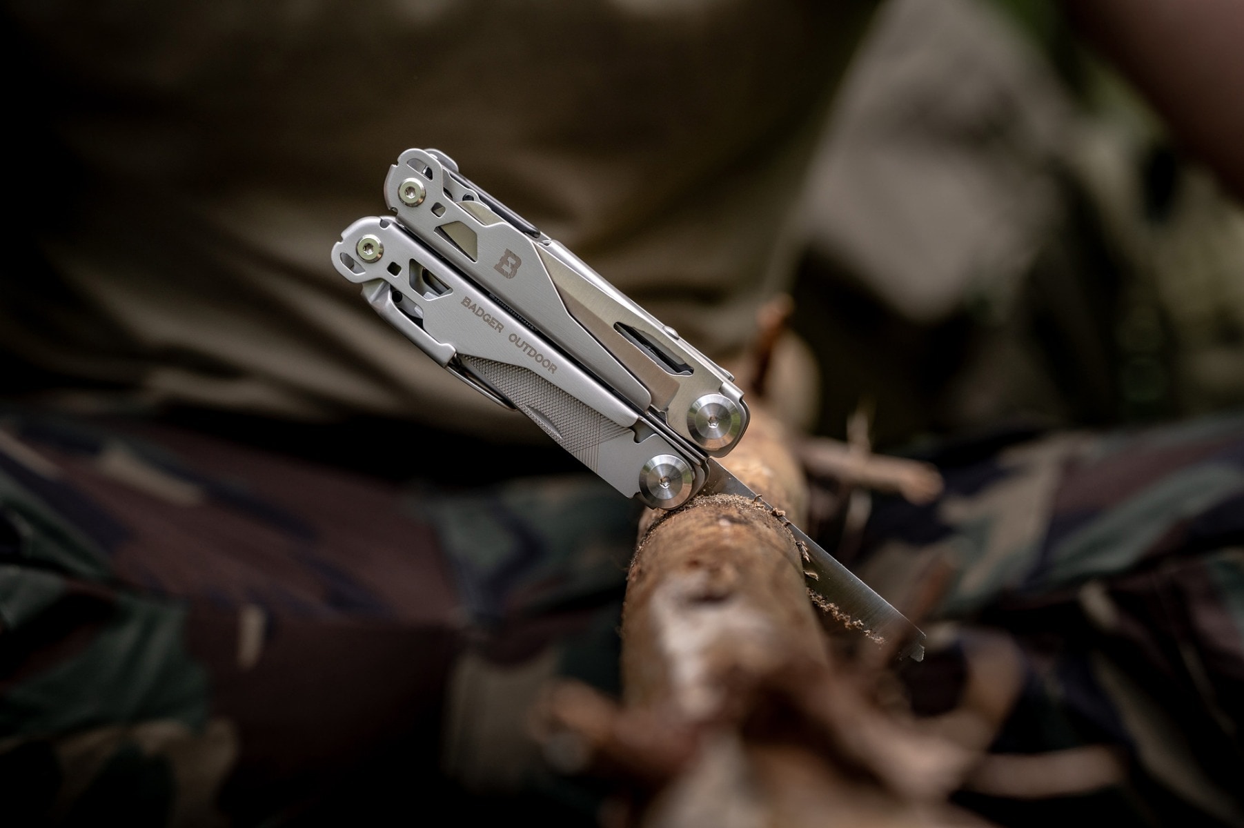 Multitool outdoorowy